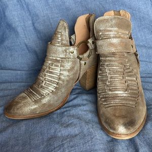 Ariat metallic JaElle bootie US 9 gently worn